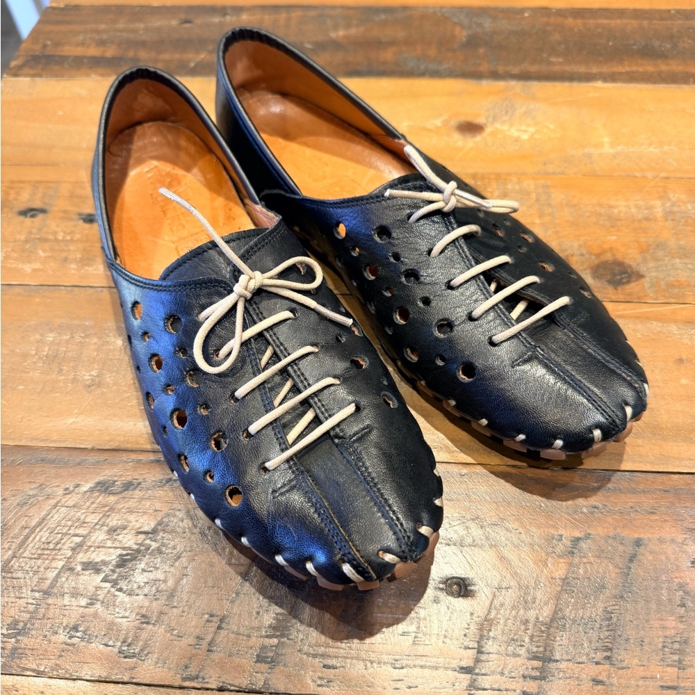 Volks Walkers 1210 perforated-leather lace-up shoes. Brand new black. Size 38